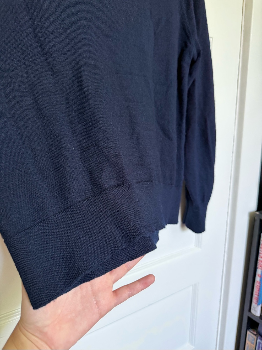 Quince Deep Navy V-Neck 100% Merino Wool Sweater Quiet Luxury Sz S - Picture 5 of 10